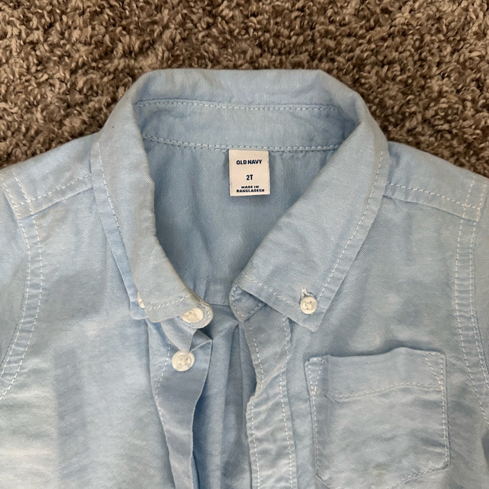 Four Toddler Boys Button-up Shirts - Picture 4 of 13